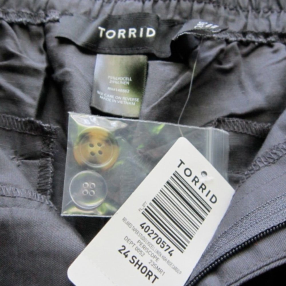 New NWT Torrid Relaxed Fit Taper Studio Linen High Rise Cargo Pant Size 24 Short